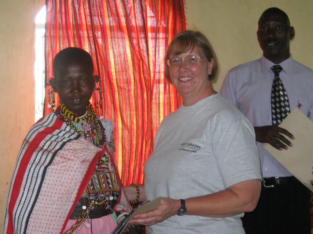 Presenting the award to a local volunteer 